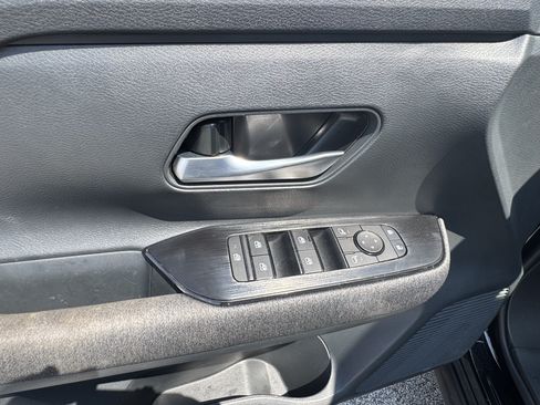 Used 2026 Nissan Kicks SV FWD image 11