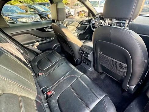 Used 2018 Jaguar F-PACE Prestige image 9