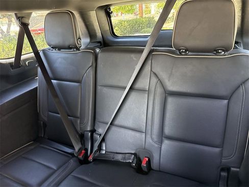 Used 2023 Chevrolet Suburban Premier image 33