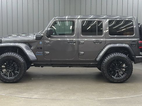 Used 2025 Jeep Wrangler Unlimited Sahara w/ Safety Group AWD/4WD image 2