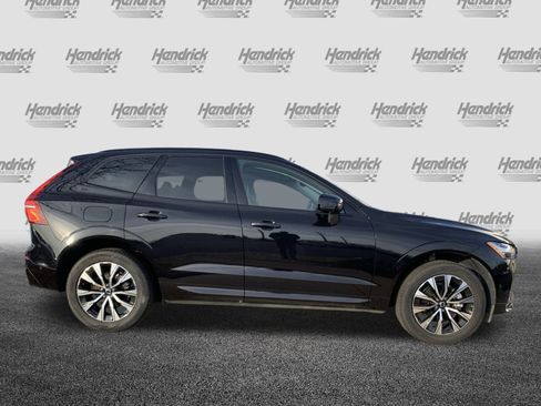 Used 2025 Volvo XC60 B5 Plus image 11