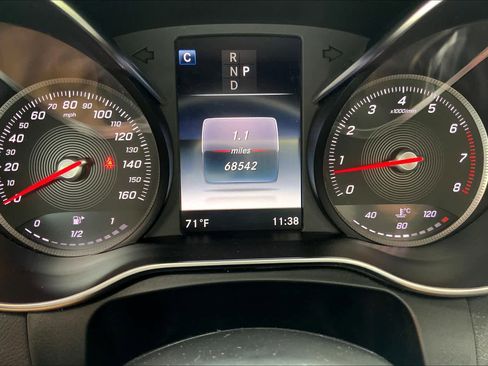 Used 2017 Mercedes-Benz GLC 300 4MATIC image 24