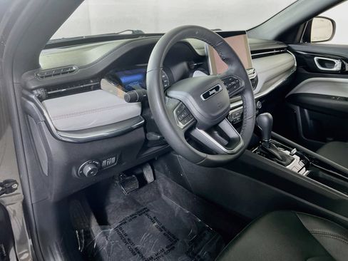 Used 2023 Jeep Compass Limited AWD/4WD image 9