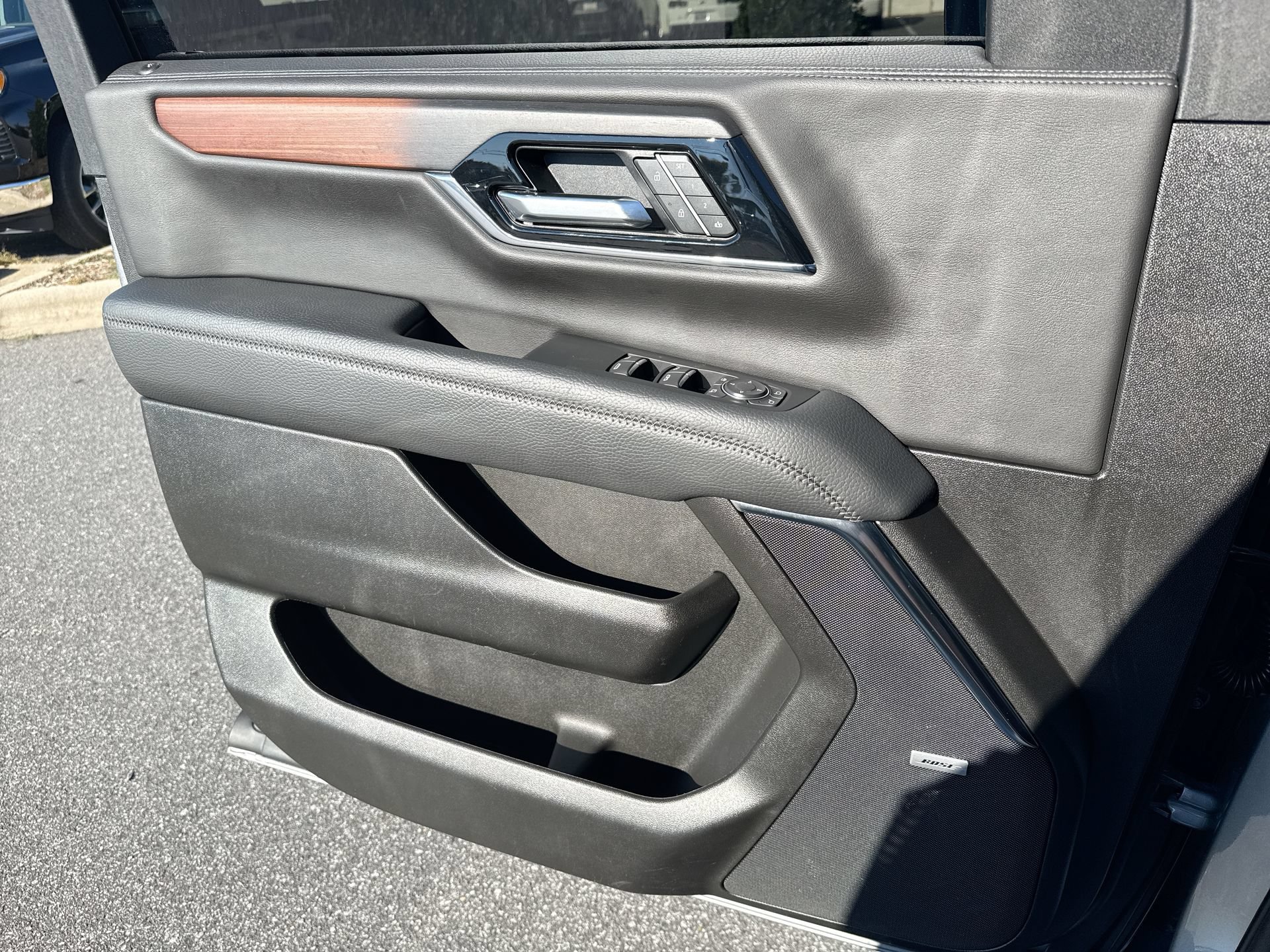 Certified 2025 GMC Yukon XL Denali w/ Denali Reserve Package AWD/4WD image 17