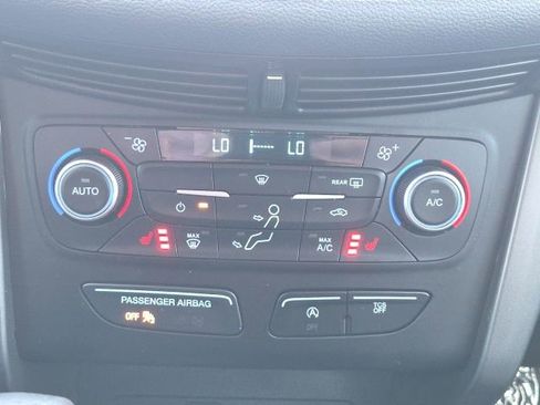 Used 2018 Ford Escape SE image 32