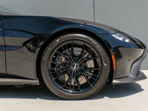 Used 2020 Aston Martin V8 Vantage Coupe RWD image 32