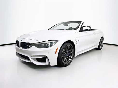 Used 2020 BMW M4 Convertible image 3
