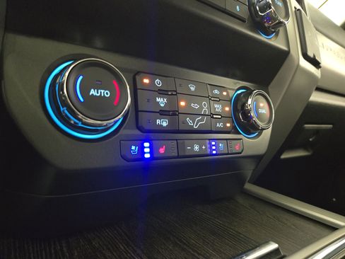 Used 2020 Ford F250 Lariat w/ Tremor Off-Road Package AWD/4WD image 33