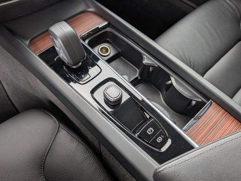 Used 2025 Volvo V60 B5 Cross Country Plus image 22