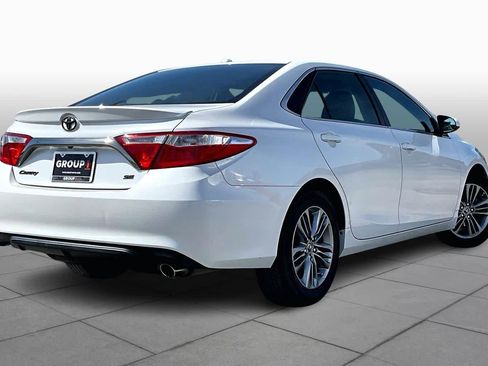 Used 2015 Toyota Camry SE w/ Moonroof Package image 13