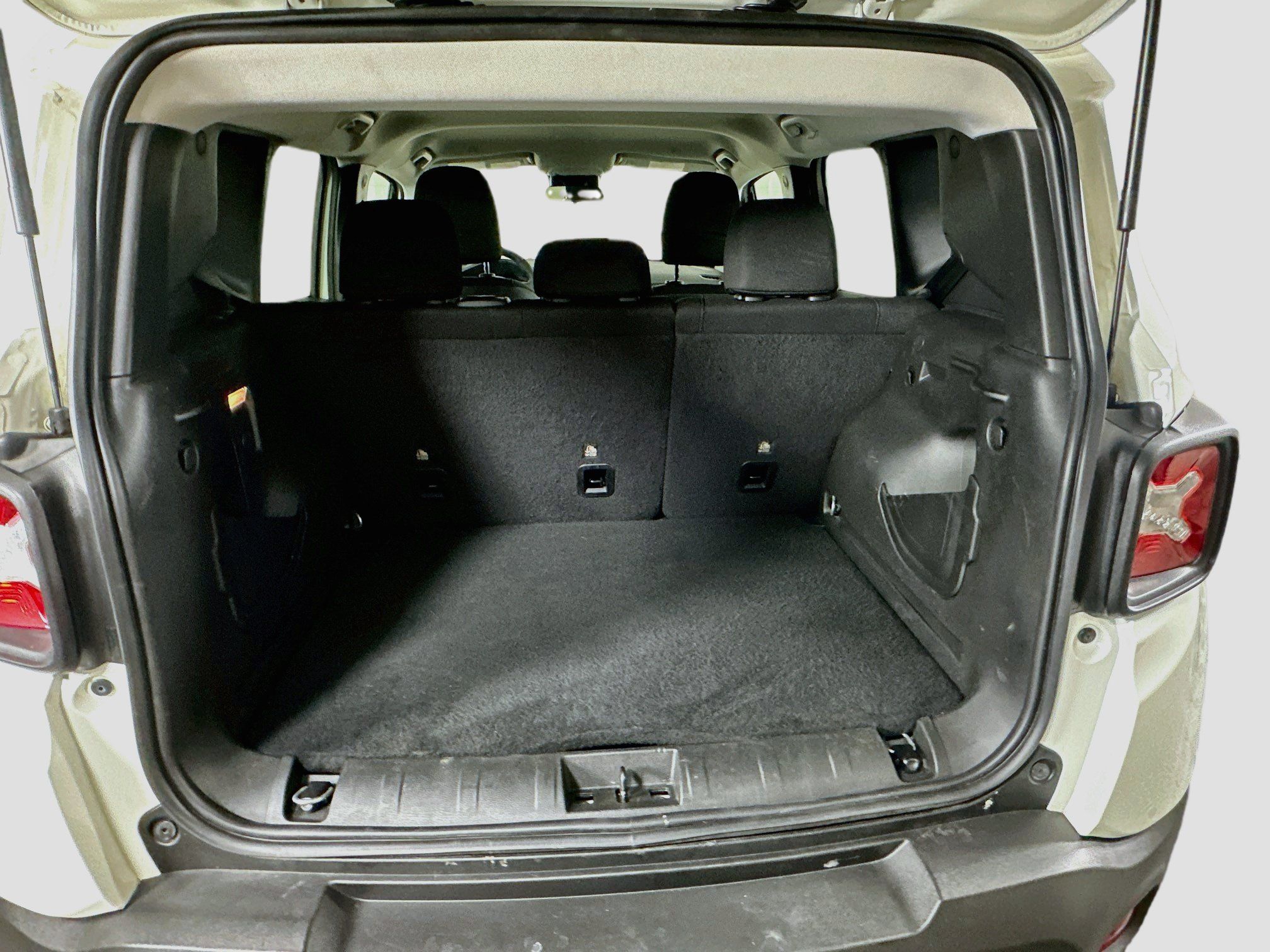 Used 2023 Jeep Renegade Latitude AWD/4WD image 28