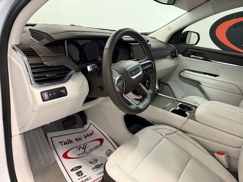 Used 2024 GMC Acadia Denali image 13