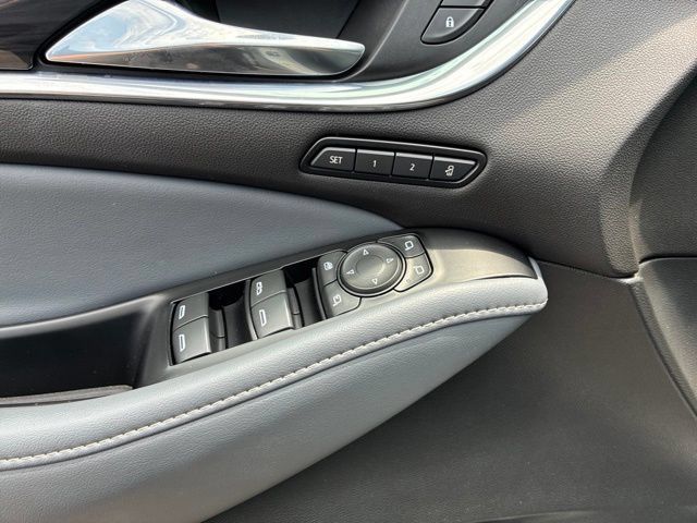 Used 2024 Buick Enclave Premium AWD/4WD image 13