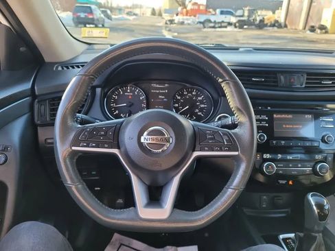 Used 2017 Nissan Rogue SV AWD/4WD image 14