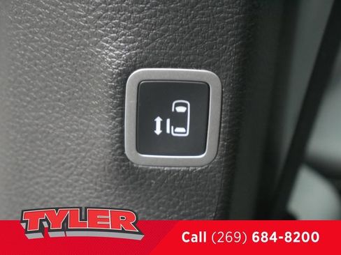 New 2027 Chrysler Pacifica Limited FWD image 43