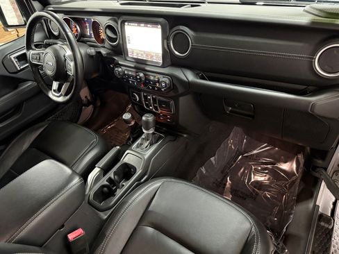 Used 2018 Jeep Wrangler Unlimited Sahara AWD/4WD image 41