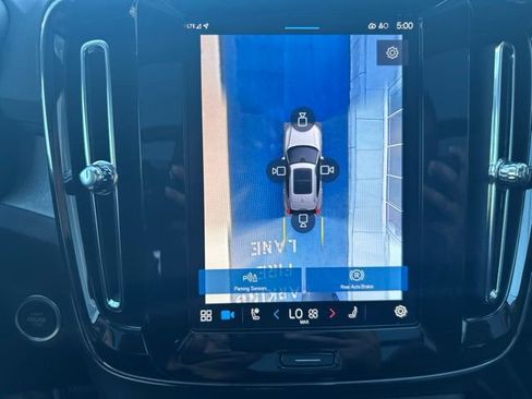 Certified 2025 Volvo XC40 B5 Plus AWD/4WD image 25