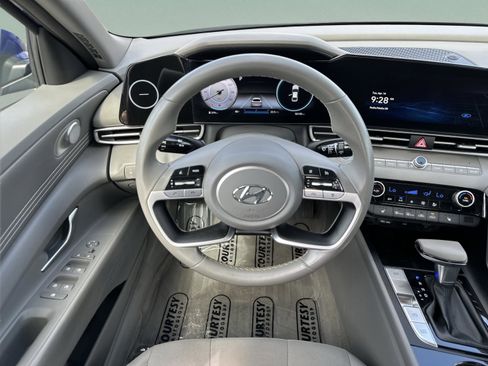 Used 2023 Hyundai Elantra SEL w/ Convenience Package image 14