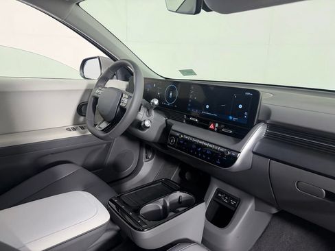 Used 2026 Hyundai Ioniq 5 SEL RWD image 32