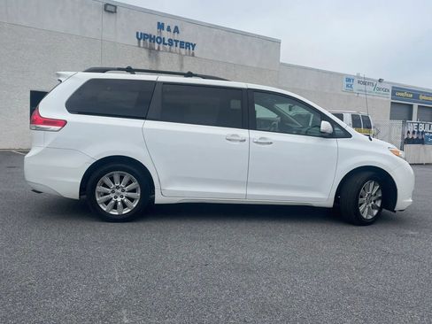 Used 2013 Toyota Sienna XLE w/ Entertainment Pkg image 10