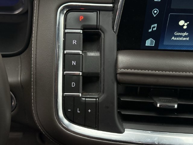 Used 2024 Chevrolet Suburban LT RWD image 20