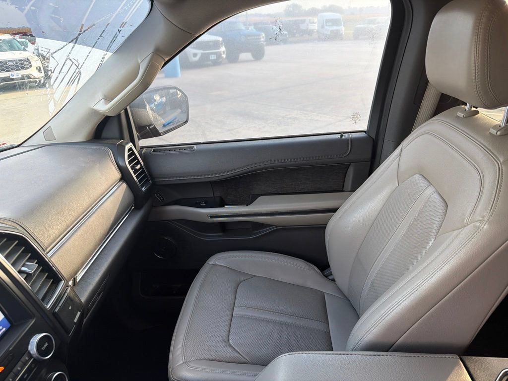 Used 2021 Ford Expedition Max Limited AWD/4WD image 28