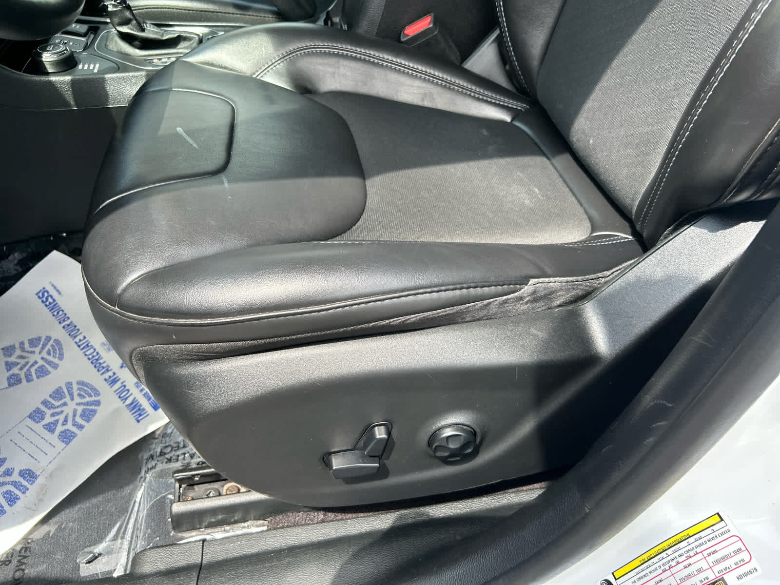 Used 2019 Jeep Cherokee Latitude Plus w/ Cold Weather Group AWD/4WD image 11