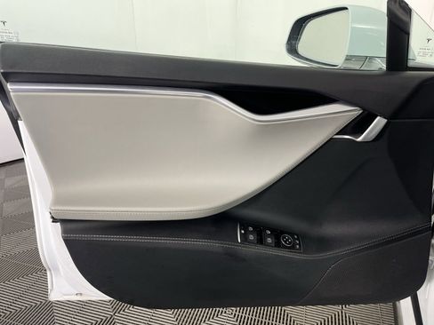 Used 2015 Tesla Model S 85 image 18