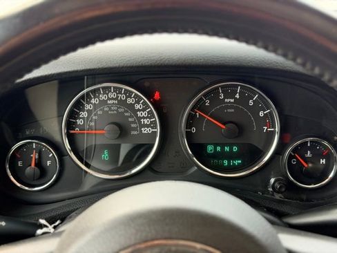 Used 2018 Jeep Wrangler Unlimited Sahara w/ Connectivity Group image 8