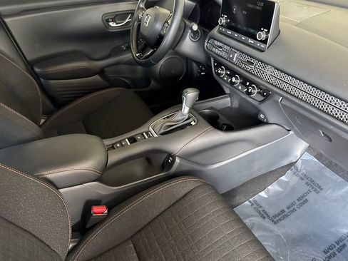 Certified 2025 Honda HR-V Sport image 19