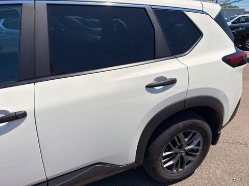Used 2023 Nissan Rogue S AWD/4WD image 12