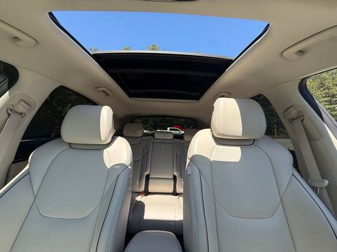 Used 2022 Genesis GV70 2.5T w/ Advanced Package AWD/4WD image 10