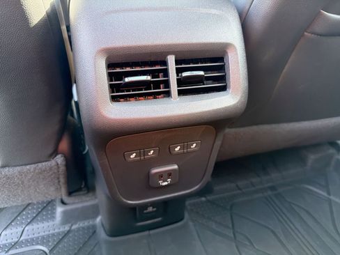 Used 2023 Chevrolet Equinox Premier image 21