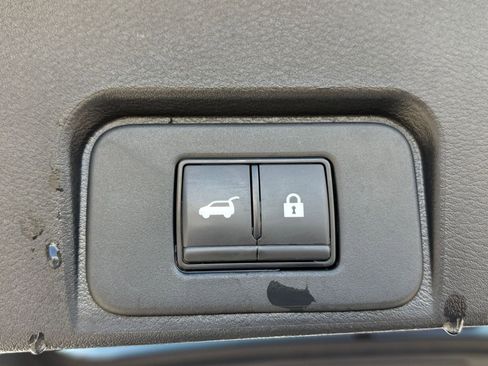 Used 2025 Nissan Rogue SV FWD image 23