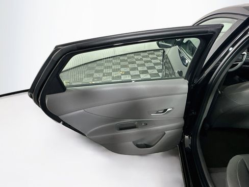 Used 2025 Hyundai Elantra SEL FWD image 27