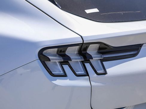 Used 2022 Ford Mustang Mach-E Select RWD image 9