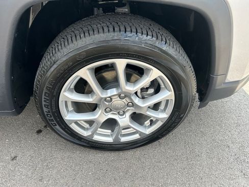 Used 2022 Jeep Compass Latitude AWD/4WD image 32