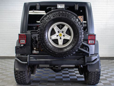 Used 2017 Jeep Wrangler Unlimited Rubicon w/ Cold Weather Group image 4