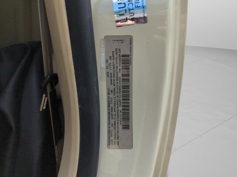 Used 2008 Volkswagen Beetle SE FWD image 27