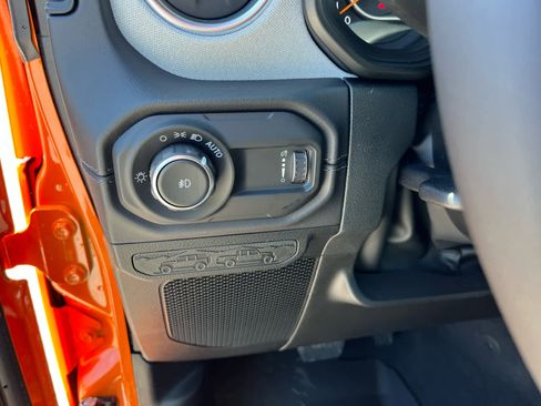 New 2026 Jeep Wrangler Unlimited Sahara AWD/4WD image 13