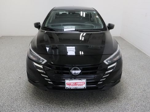 Used 2025 Nissan Versa SV FWD image 3