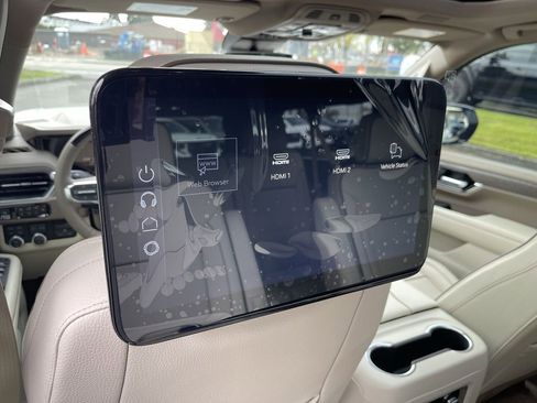 New 2026 GMC Yukon XL Denali w/ Denali Reserve Package image 36