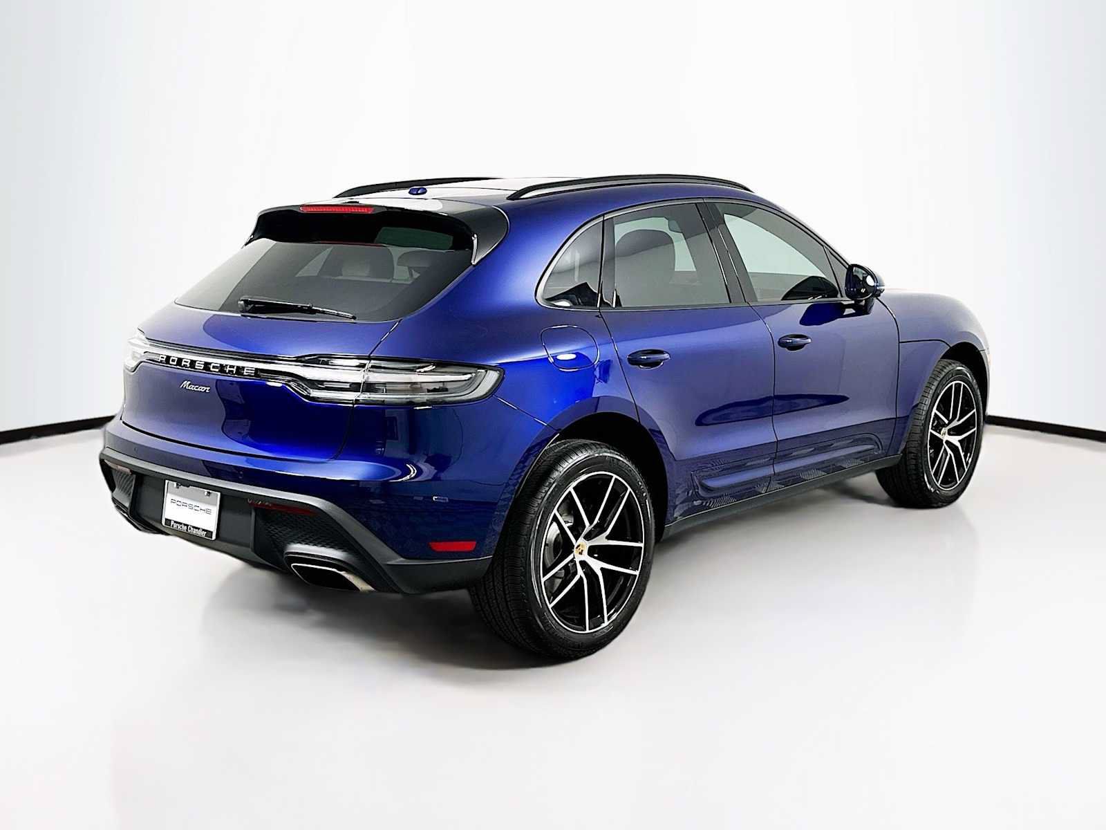 Used 2026 Porsche Macan AWD/4WD image 9