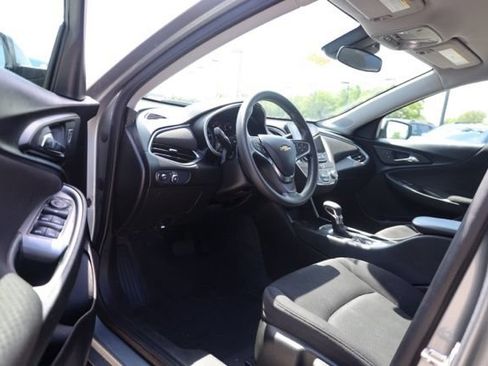 Used 2025 Chevrolet Malibu LS FWD image 15