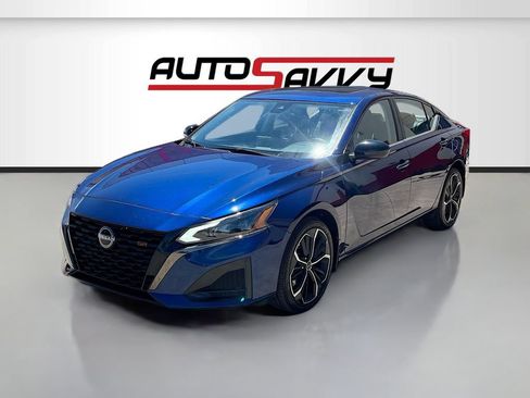 Used 2023 Nissan Altima 2.5 SR w/ SR Premium Package AWD/4WD image 3