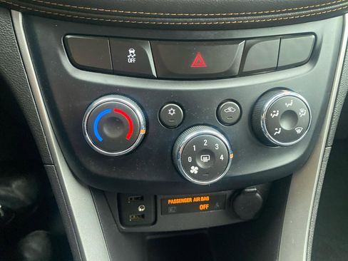 Used 2020 Chevrolet Trax LS image 16