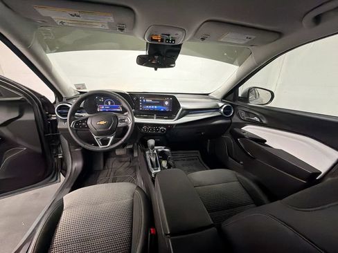 Used 2025 Chevrolet Trax LT w/ Driver Confidence Package FWD image 19