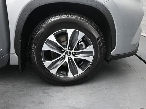 Used 2022 Toyota Highlander XLE image 13