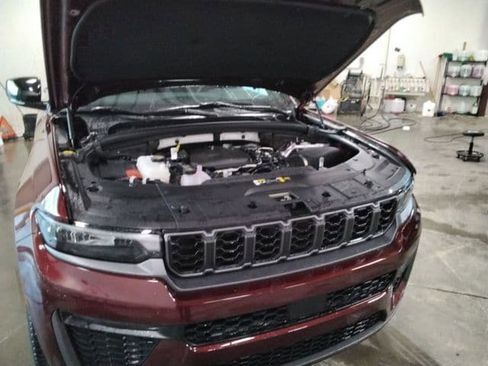 New 2026 Jeep Grand Cherokee Limited w/ Limited Altitude Package AWD/4WD image 11