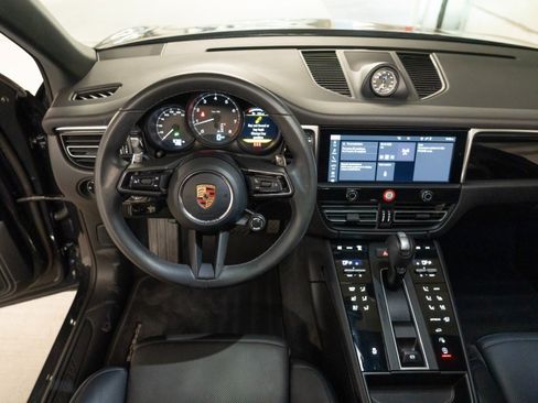 Certified 2026 Porsche Macan AWD/4WD image 28